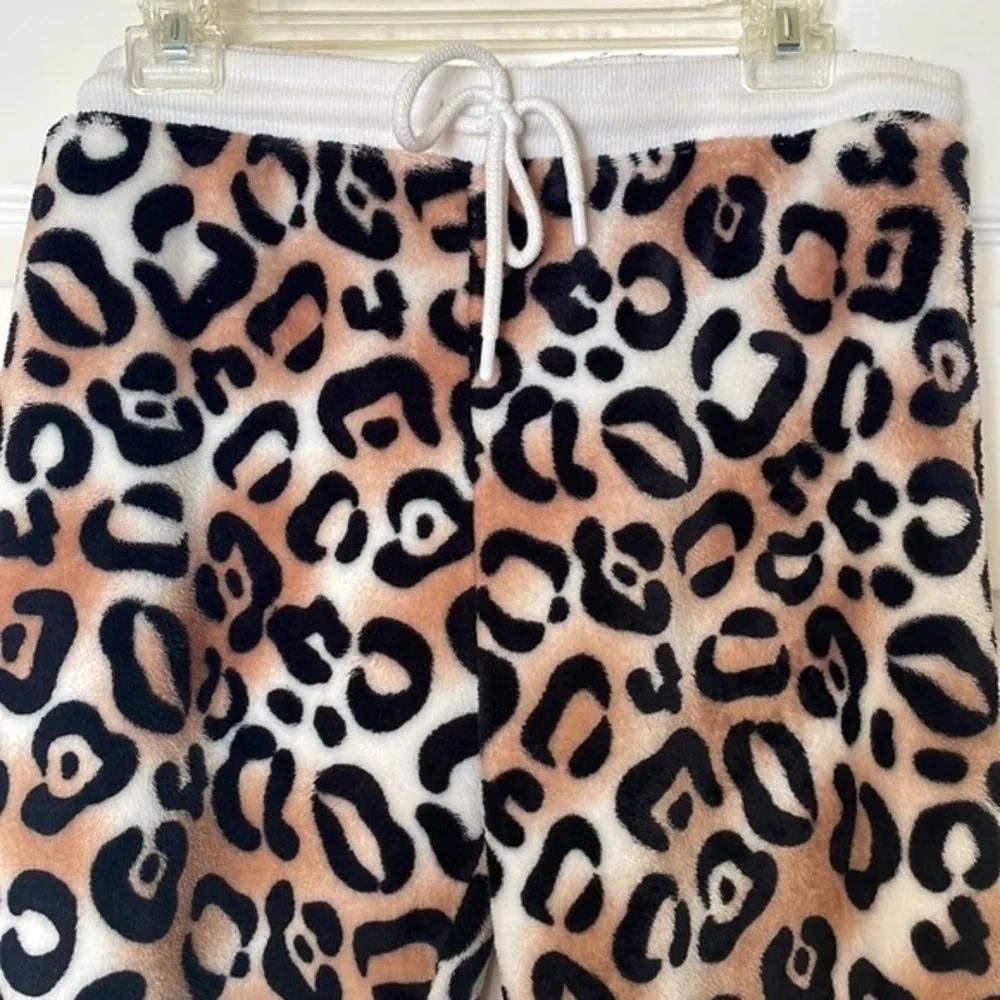 Secret Treasures Lounge Set - Picture 8 of 10